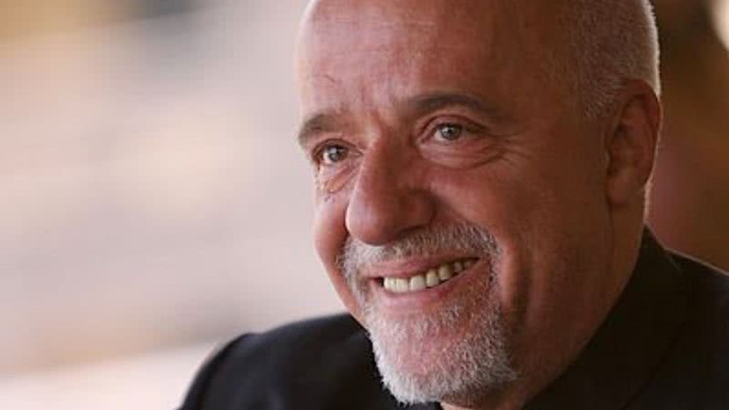 Fotografia de Paulo Coelho - Wikimedia Commons