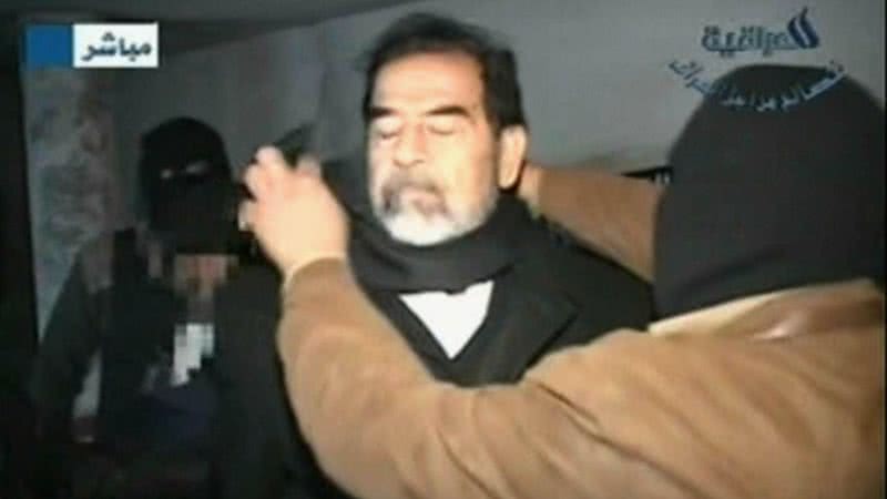 Saddam Hussein momentos antes de sua execução - Getty Images