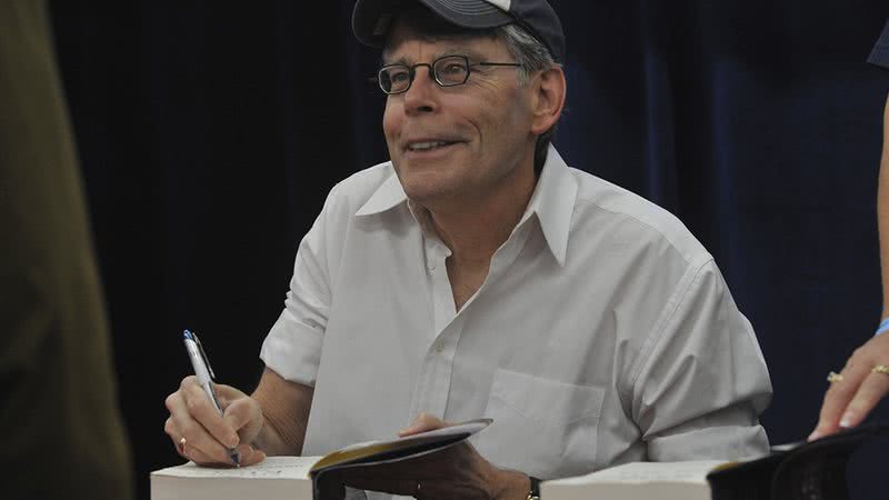 Stephen King em sessão de autógrafos no Wal-Mart - Getty Images