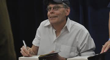 Stephen King em sessão de autógrafos no Wal-Mart - Getty Images