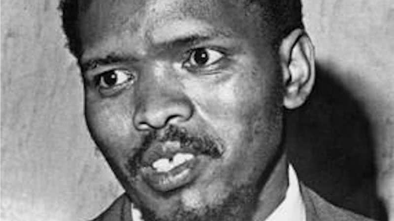 Steve Biko em imagem - Wikimedia Commons, com direitos autorais são propriedade da Fundação Steve Biko