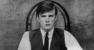 Stuart Sutcliffe em 1961 - Wikimedia Commons