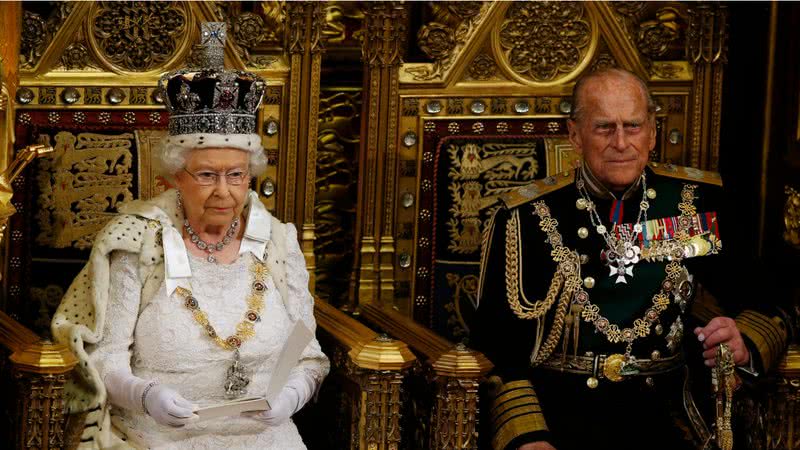 Rainha Elizabeth e Príncipe Philip durante a abertura do parlamento em 2015 - Getty Images