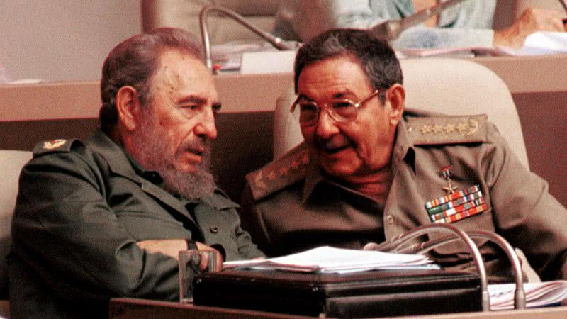 Os irmãos Fidel e Raúl Castro - Getty Images