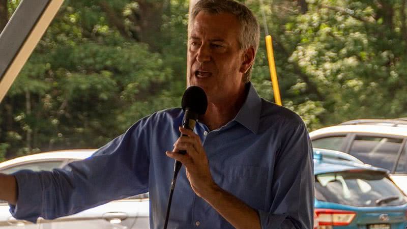 O prefeito de Nova York, Bill de Blasio, durante aparição pública - Wikimedia Commons