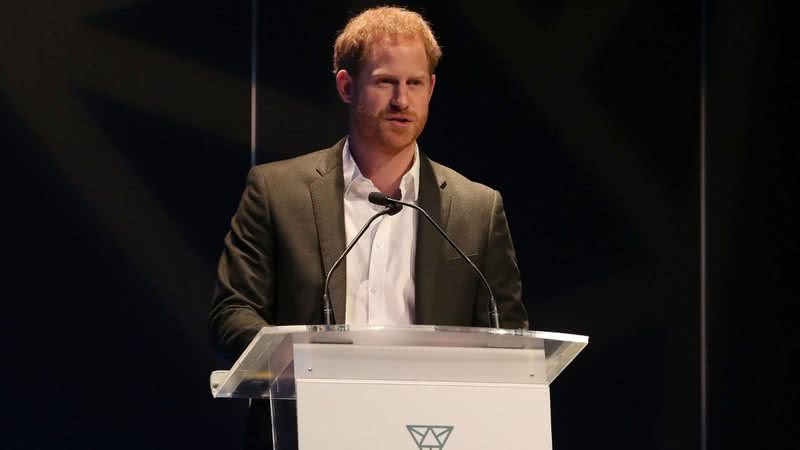 Principe Harry discursa durante evento sobre turismo sustentável - Getty Images