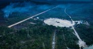 Fumaça sai de dentro de terreno indígena em Novo Progresso, no Pará, em agosto de 2019 - Getty Images