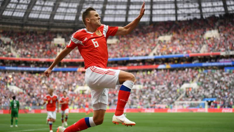 Denis Cheryshev, da Rússia, após marcar o segundo gol durante a Copa do Mundo FIFA 2018 - Getty Images