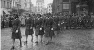 Mulheres do 6888º Batalhão do Diretório Postal Central - US National Archives and Records Administration via Domínio Público