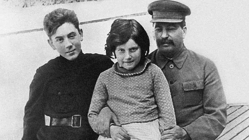 Vasily, Svetlana e Stalin (respectivamente) - Getty Images