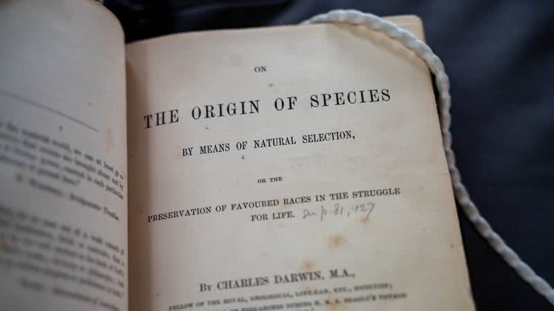 Livro de Charles Darwin que aborda a origem das espécies - Divulgação