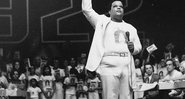 Tim Maia vestido de branco durante sua fase racional - Divulgação