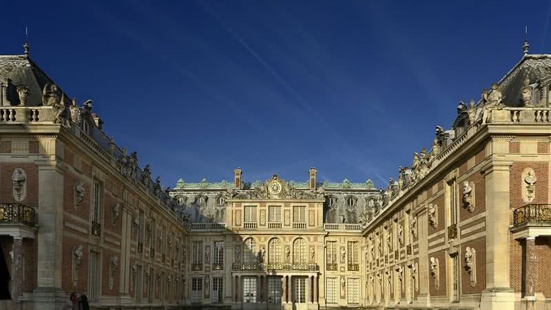 Frente do Palácio de Versalhes - Wikimedia Commons