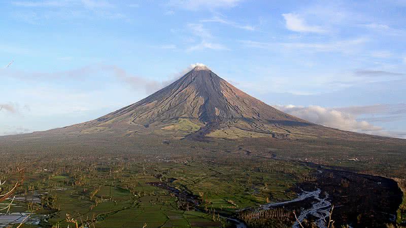 Imagem meramente ilustrativa do Vulcão Mayon, nas Filipinas - Wikimedia Commons