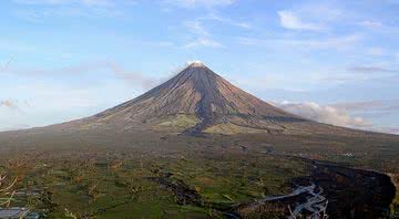 Imagem meramente ilustrativa do Vulcão Mayon, nas Filipinas - Wikimedia Commons