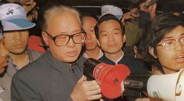 Zhao Ziyang conversando com estudantes em Pequim em maio de 1989 - ABC News