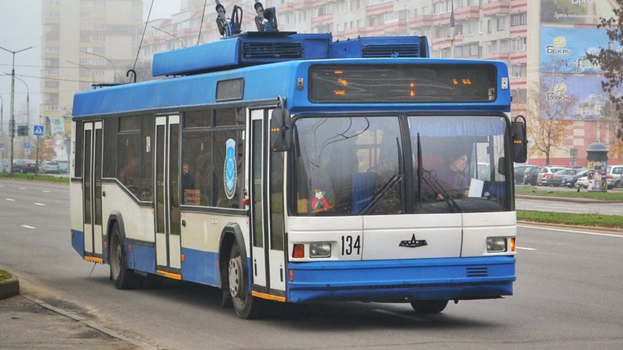 Acidente de ônibus deixa ao menos 10 mortos no Irã