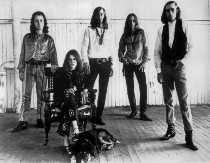 Janis Joplin e sua banda Big Brother and the Holding Company” - Crédito: Albert B. Grossman/ Domínio Público, via Wikimedia Commons