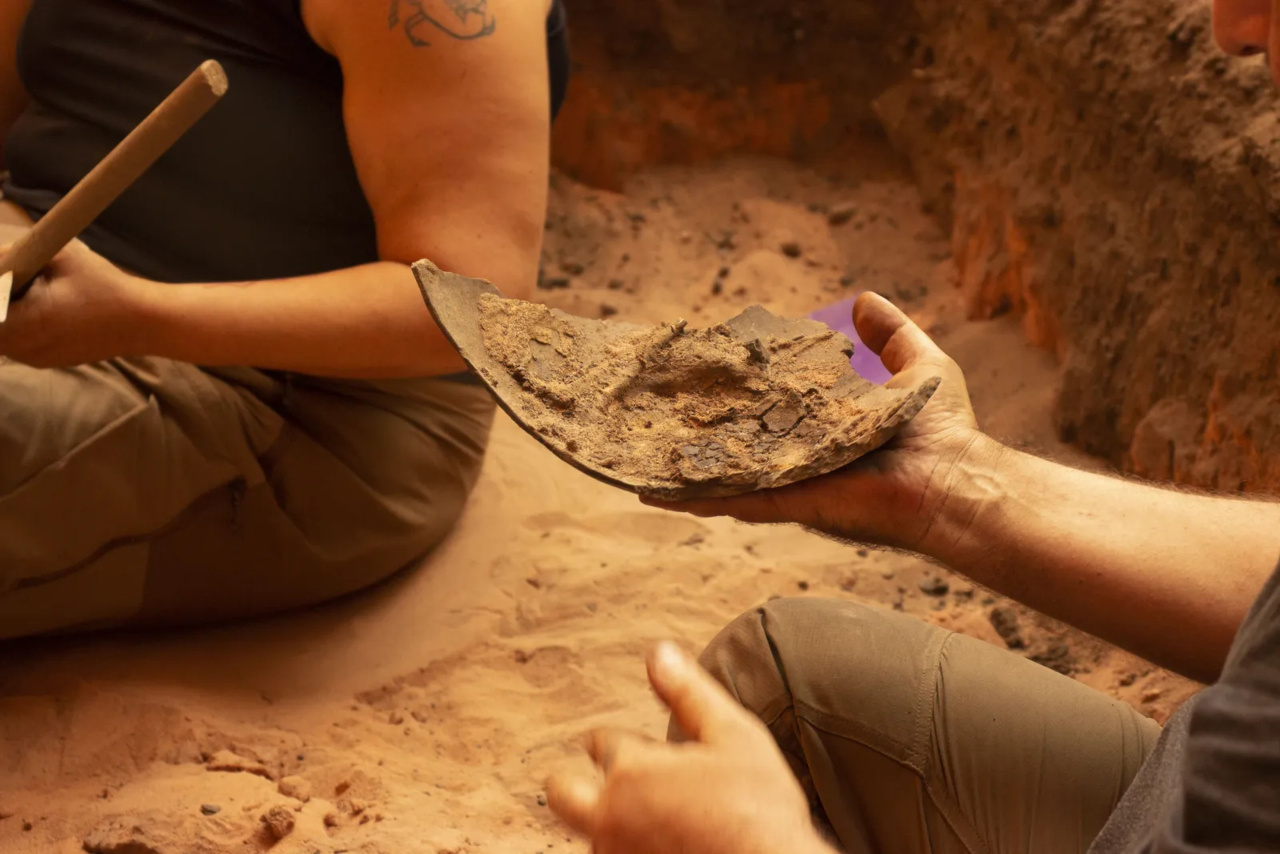 Cerâmica encontrada junto a esqueleto no Piauí