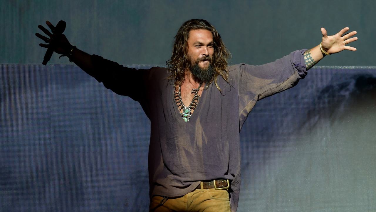 Jason Momoa, ator conhecido por protagonizar o longa 'Aquaman', durante a Comic-Con de 2018