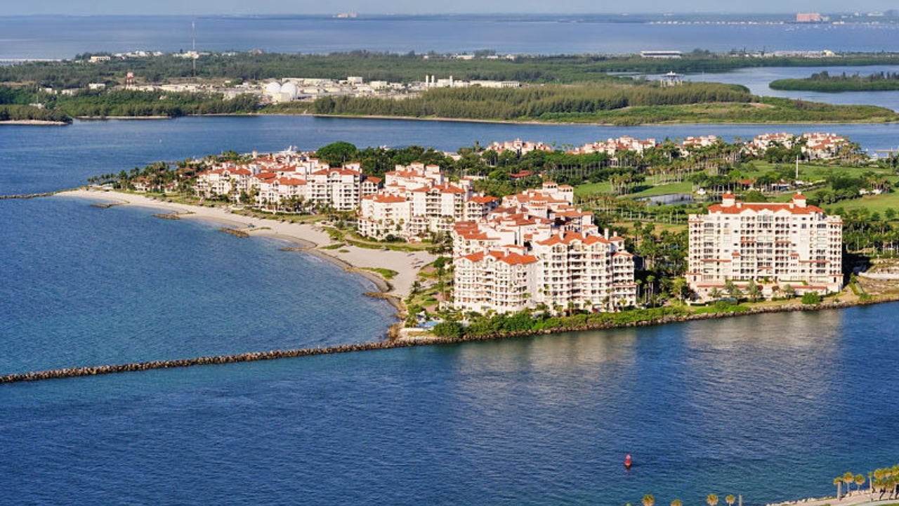 Fotografia da Fisher Island, localizada nos Estados Unidos