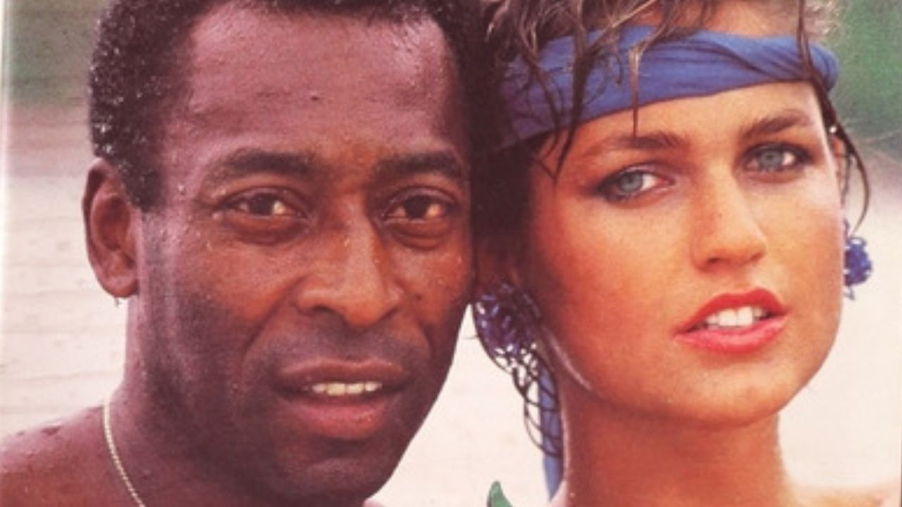 Xuxa e Pelé juntos em praia na capa da revista Manchete