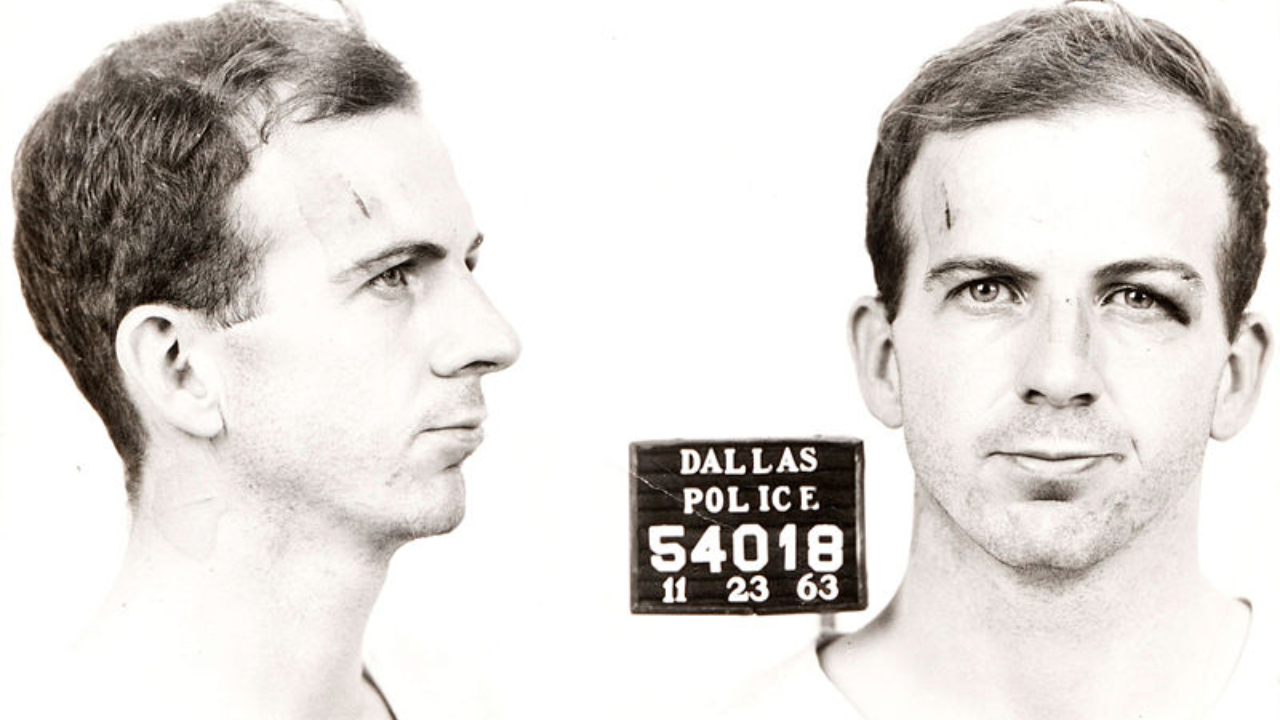 Lee Harvey Oswald, acusado de ter assassinado John F. Kennedy