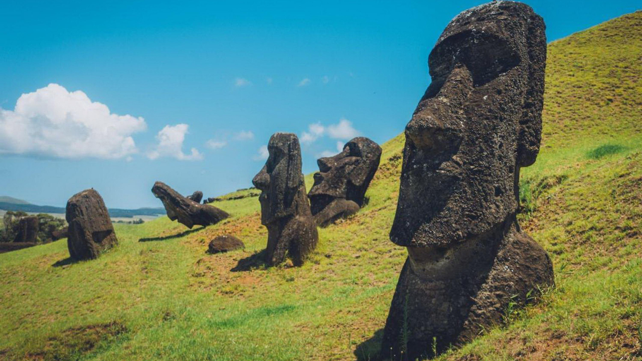 Estátuas Moai