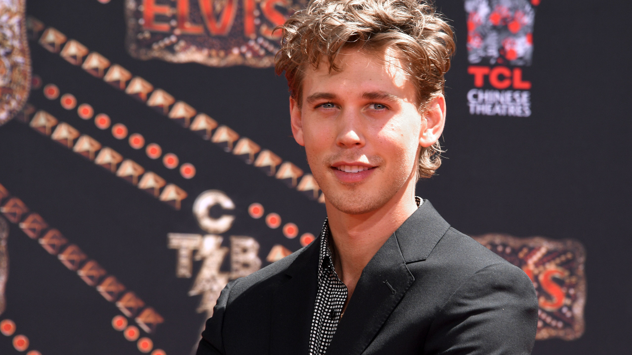 Austin Butler, ator conhecido por dar vida ao 'rei do rock' Elvis Presley na cinebiografia 'Elvis' (2022), dirigida por Baz Luhrmann