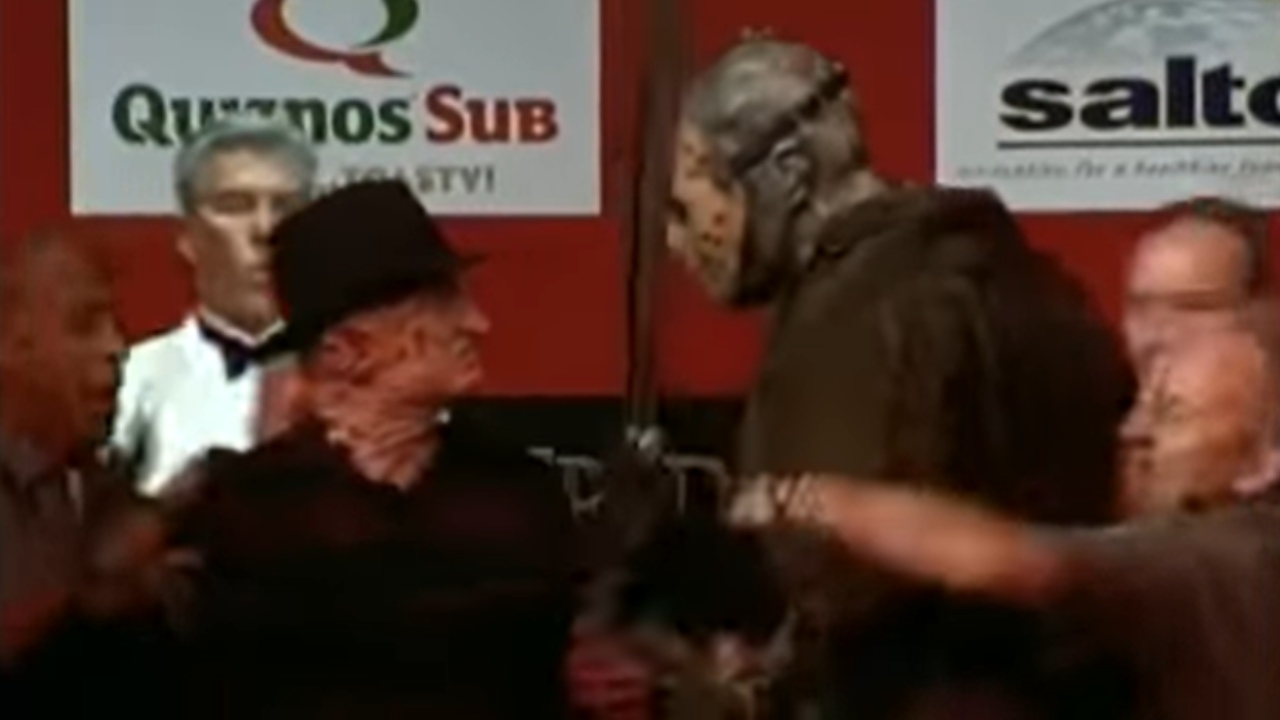 Momento em que Freddy e Jason são separados por seguranças em Las Vegas