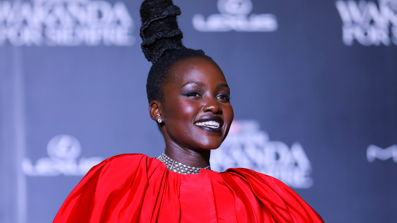 Lupita Nyong'o, atriz quênio-mexicana que compõe o elenco de 'Pantera Negra', de 2018, e 'Pantera Negra: Wakanda para Sempre'