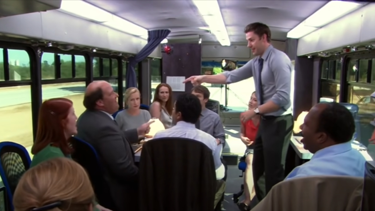 Quadro do episódio 'Work Bus', da nona temporada de The Office