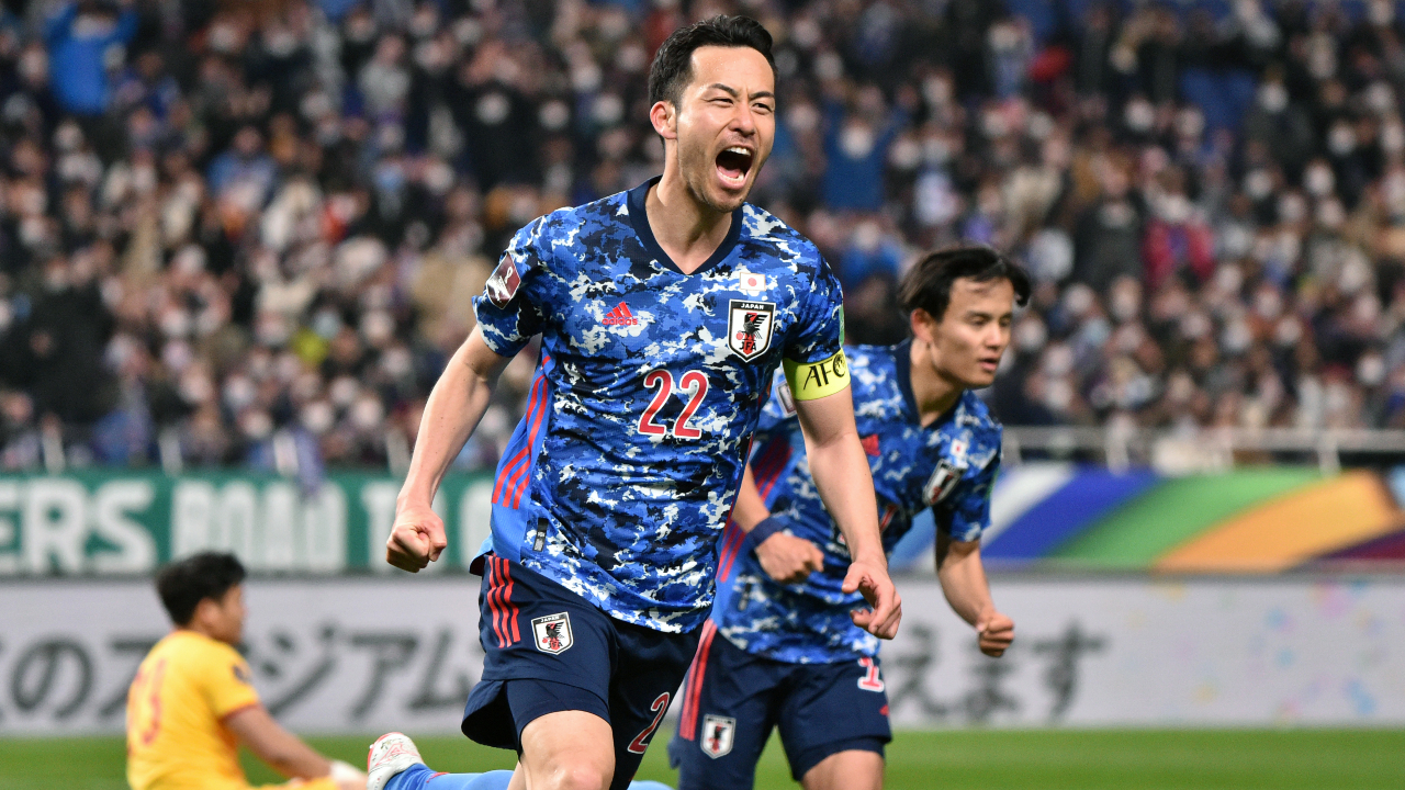 Capitão da Seleção Japonesa de Futebol, Maya Yoshida, celebrando um gol