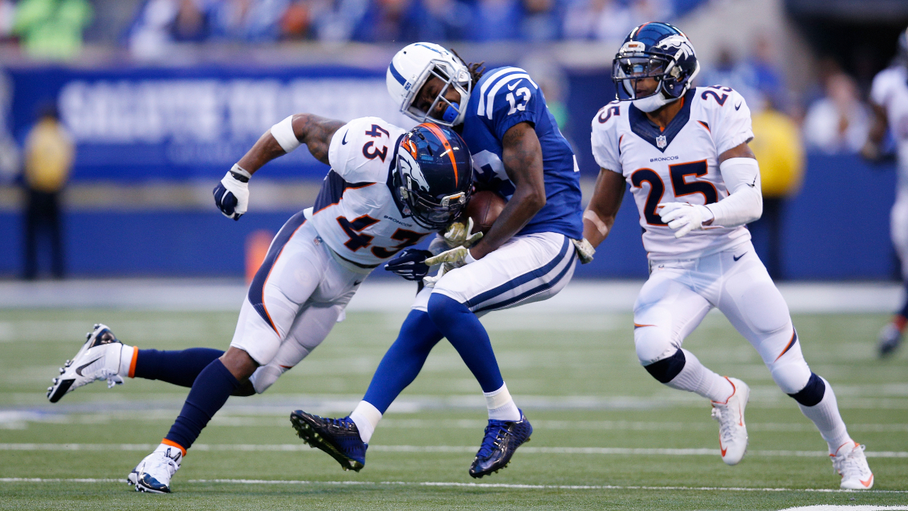 Colisão entre jogadores durante partida da NFL