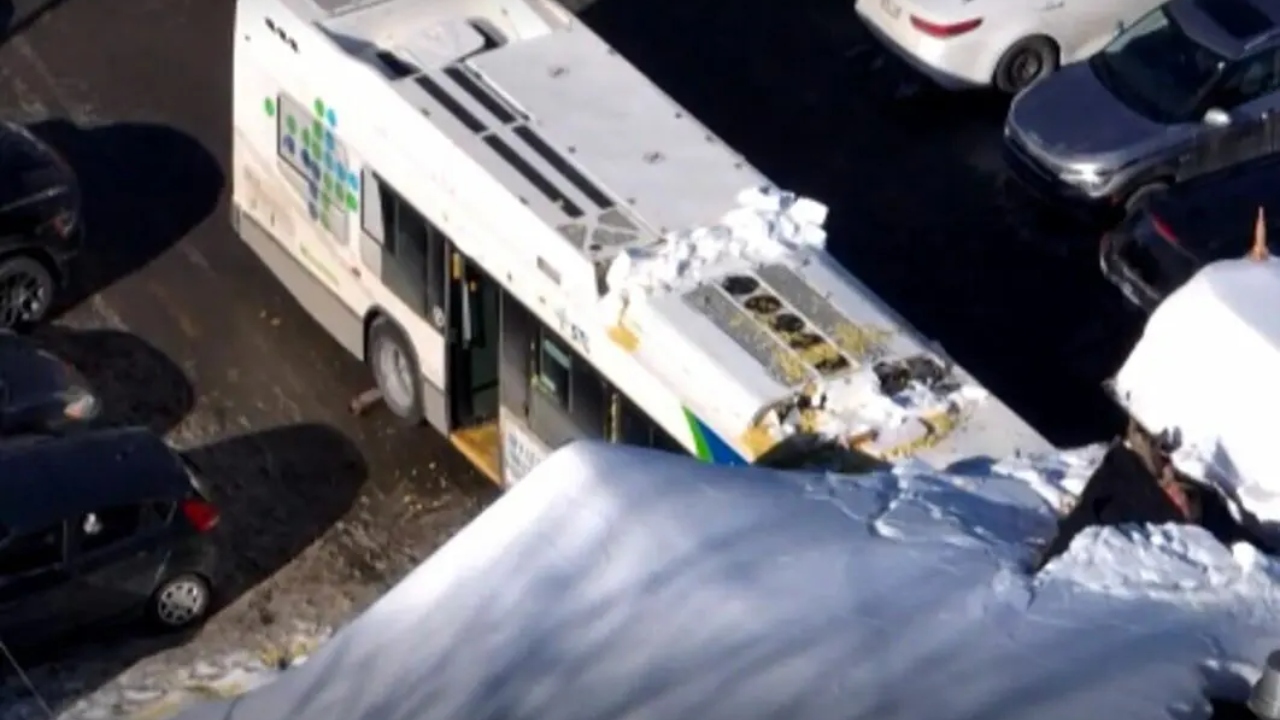 Ônibus que bateu em creche no Canadá. Foto: Reprodução/Vídeo