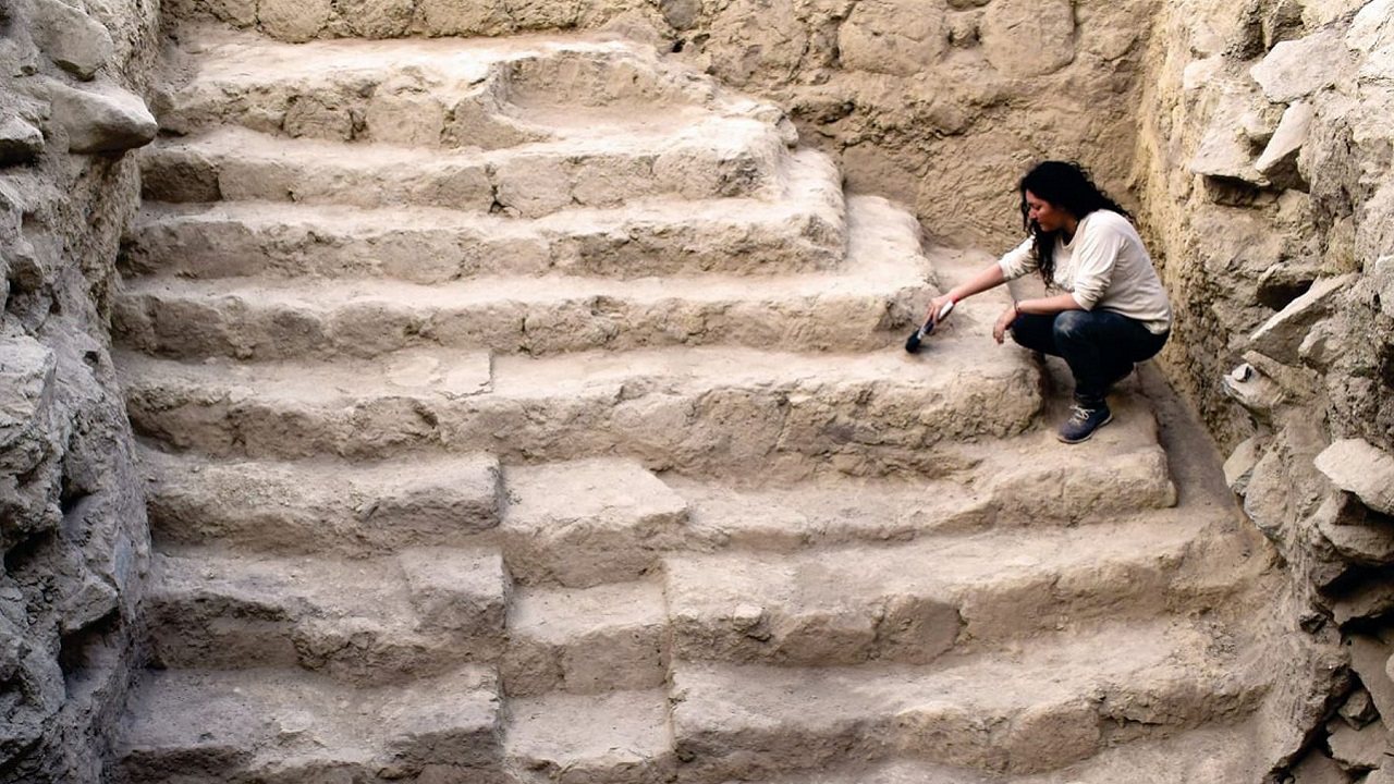 Estrutura de pirâmide de 5.000 anos, que pode ter sido usada para sacrifícios humanos, é encontrada no Peru