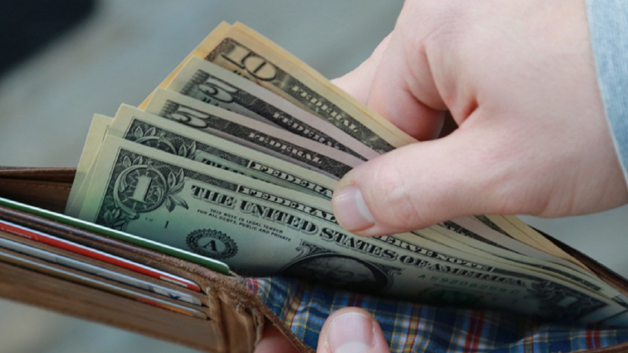Recorde negativo: dólar passa a barreira dos 5 reais pela primeira vez na história