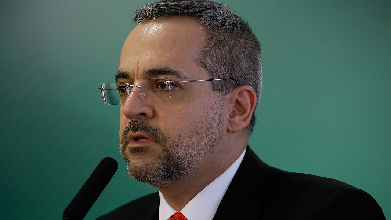Após acusação de racismo, STF abre inquérito contra Weintraub
