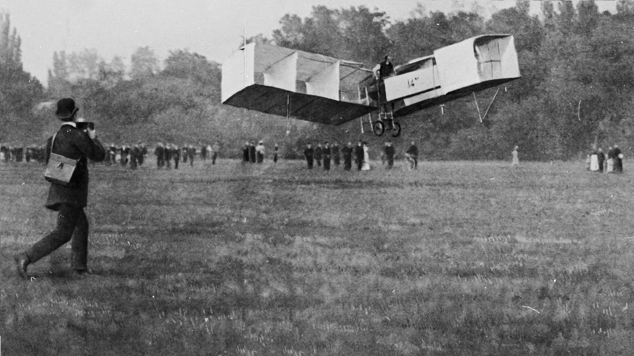 Há 113 anos, Santos Dumont realizava o primeiro voo independente do 14-bis