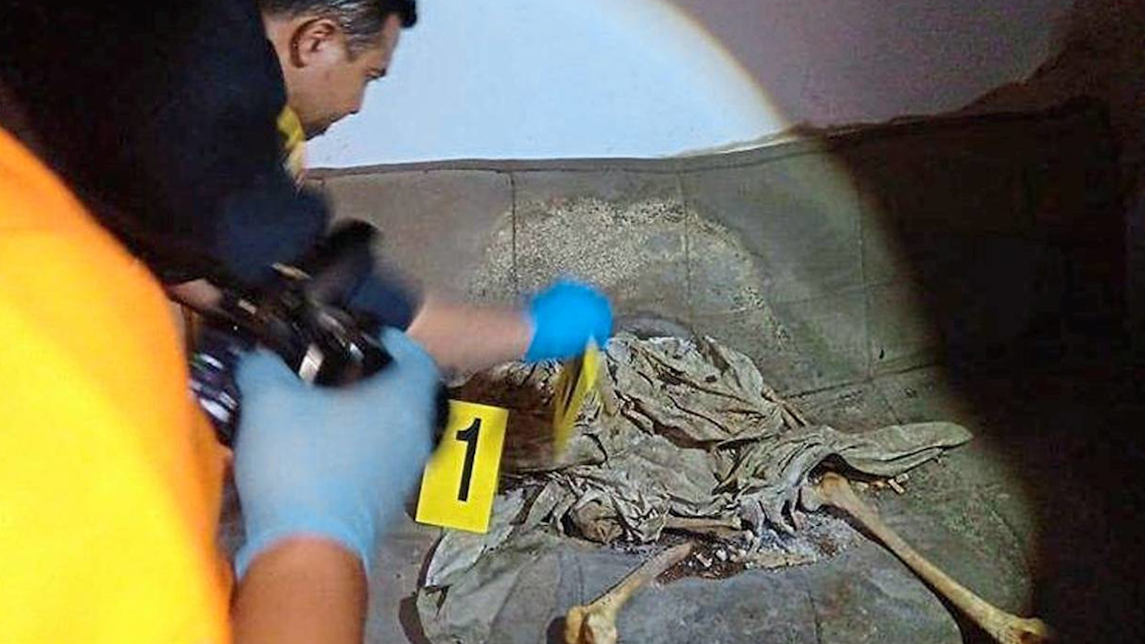 Esqueleto humano é encontrado sentado em sofá de uma casa abandonada na Indonésia
