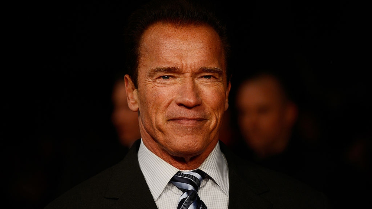 Arnold Schwarzenegger é detido em aeroporto alemão por motivo curioso; descubra!
