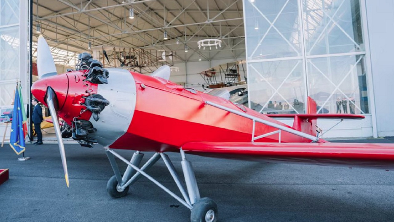 Roubado por Mussolini na década de 1930, avião é devolvido à Etiópia