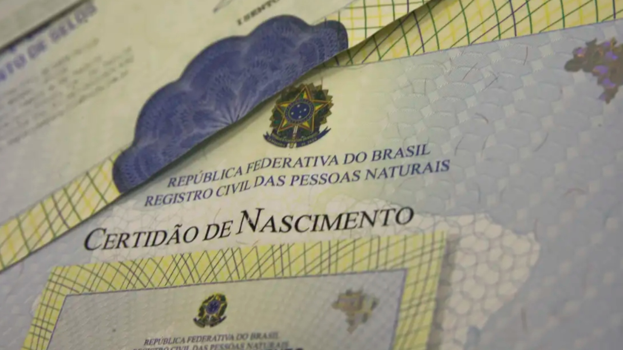 Funcionária se recusa a registrar criança com nome de jogador e é condenada