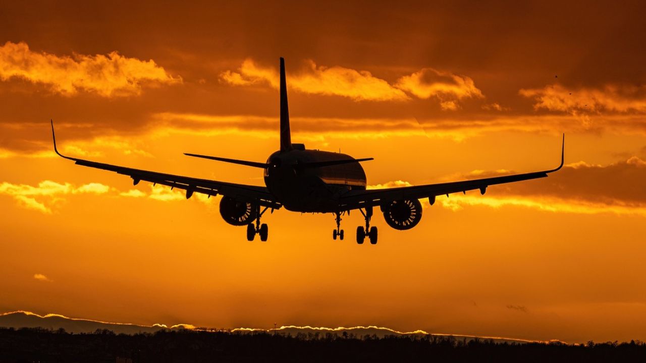 Avião faz pouso de emergência na França após homem morrer a bordo