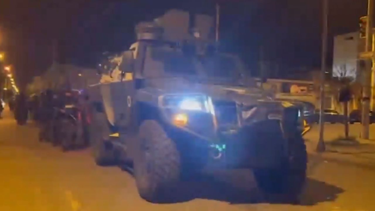 Equador usa tanques de guerra para entrar em prisões após libertar reféns