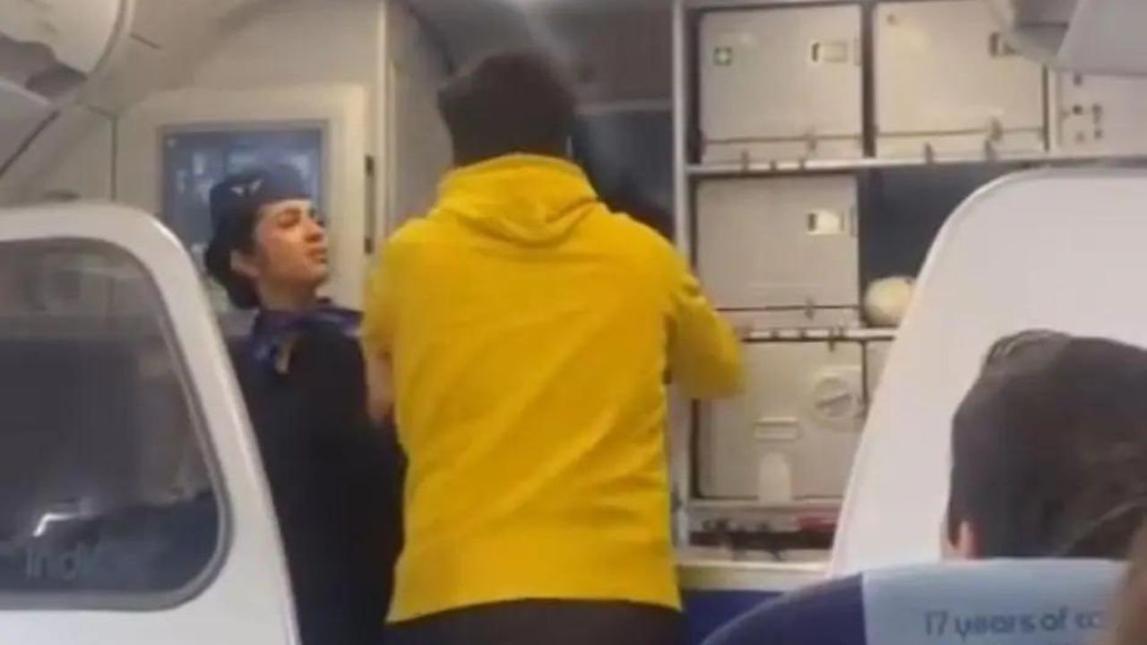 Piloto de avião é agredido por passageiro após voo atrasar na Índia
