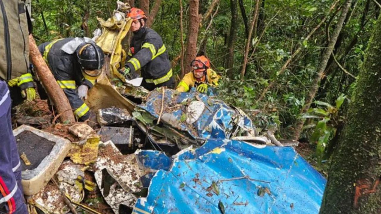 Duas pessoas morrem em queda de avião na Grande São Paulo