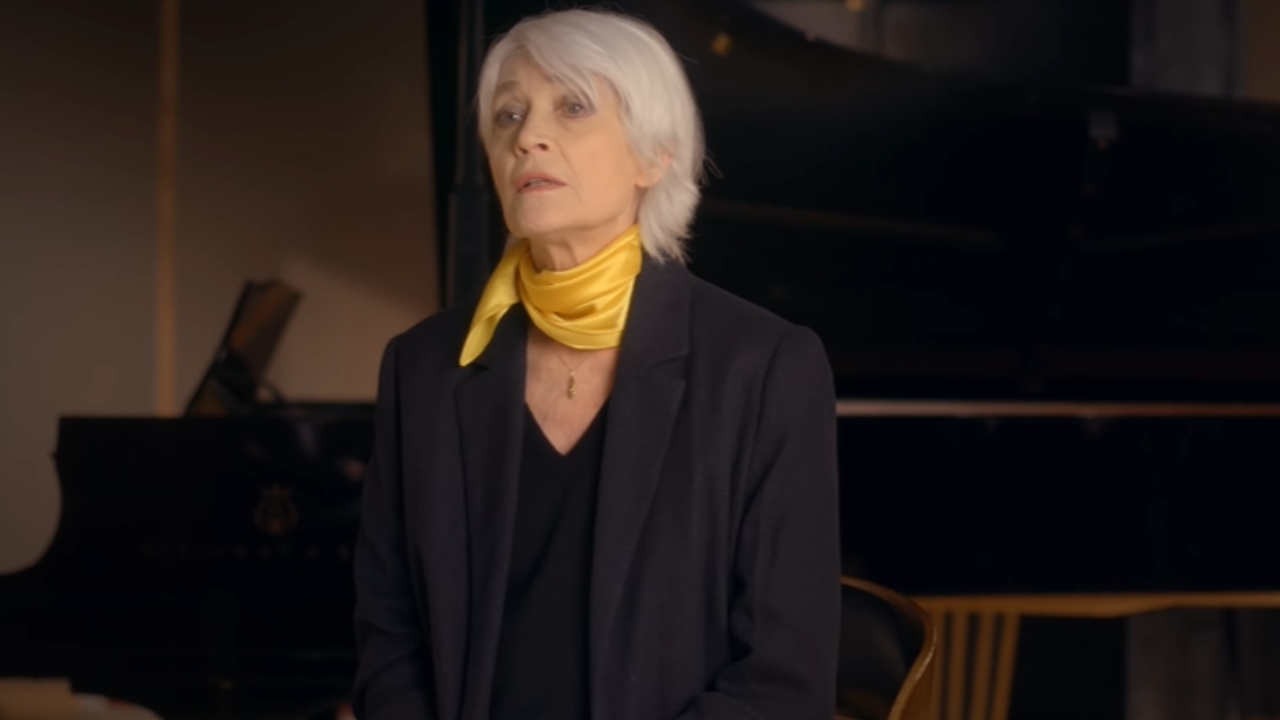 Com câncer, Françoise Hardy pede legalização da eutanásia: ‘Empatia’