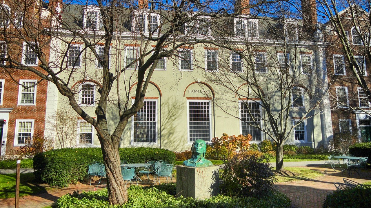 Harvard é processada por alunos judeus que alegam antissemitismo