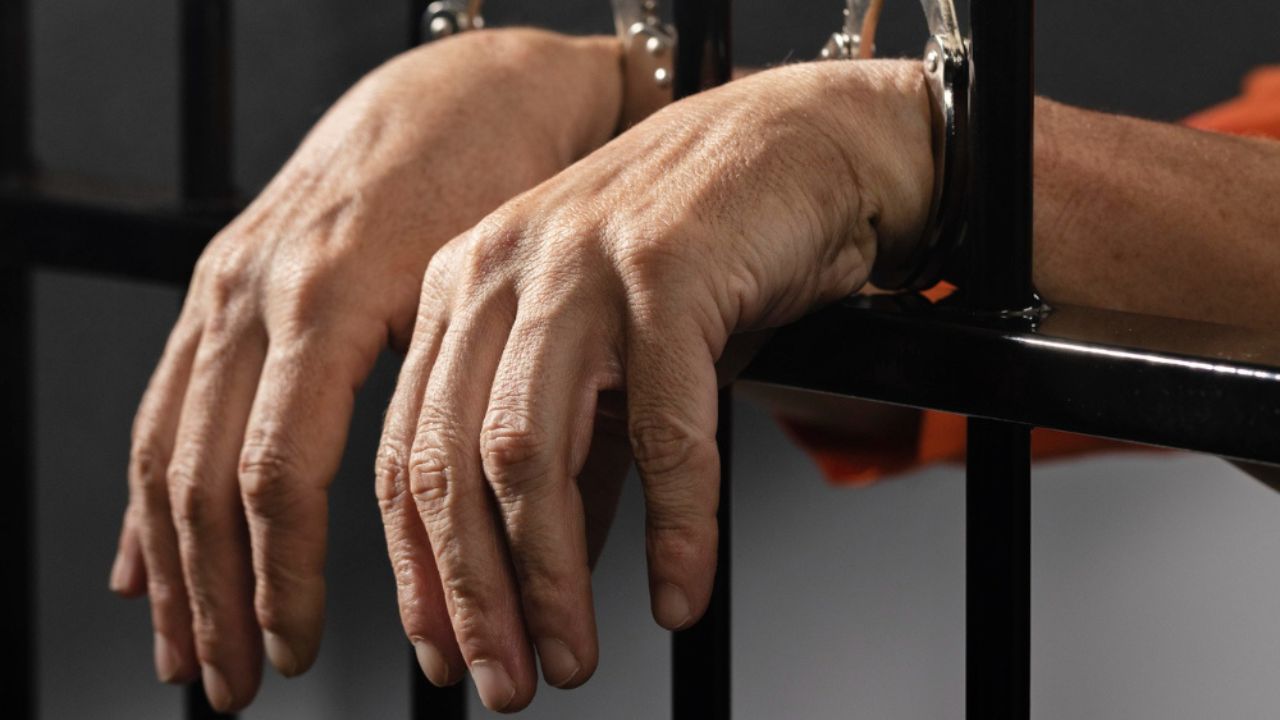 Homem é preso nos EUA sob acusação de morder nariz de mulher